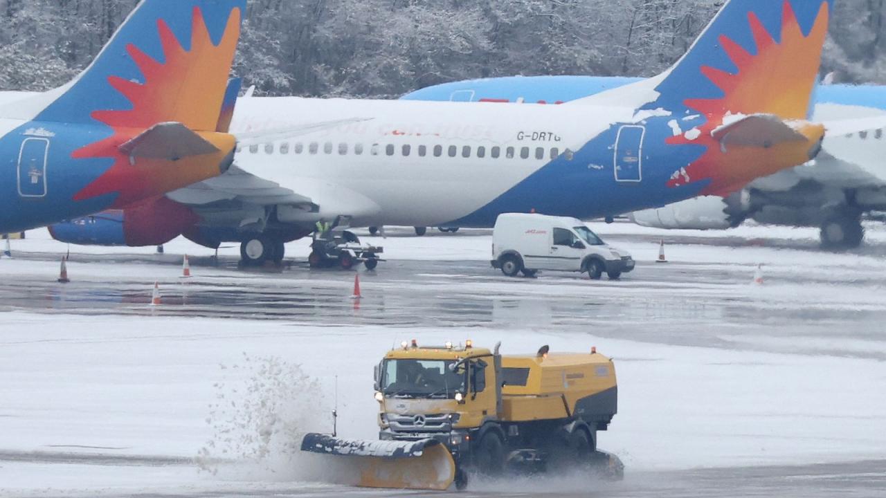 Manchester Airport runways reopen, but passengers warned of